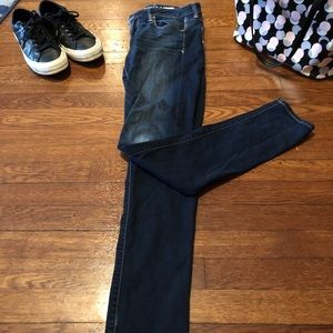 Size 6 long dark wash jeans super stretch!